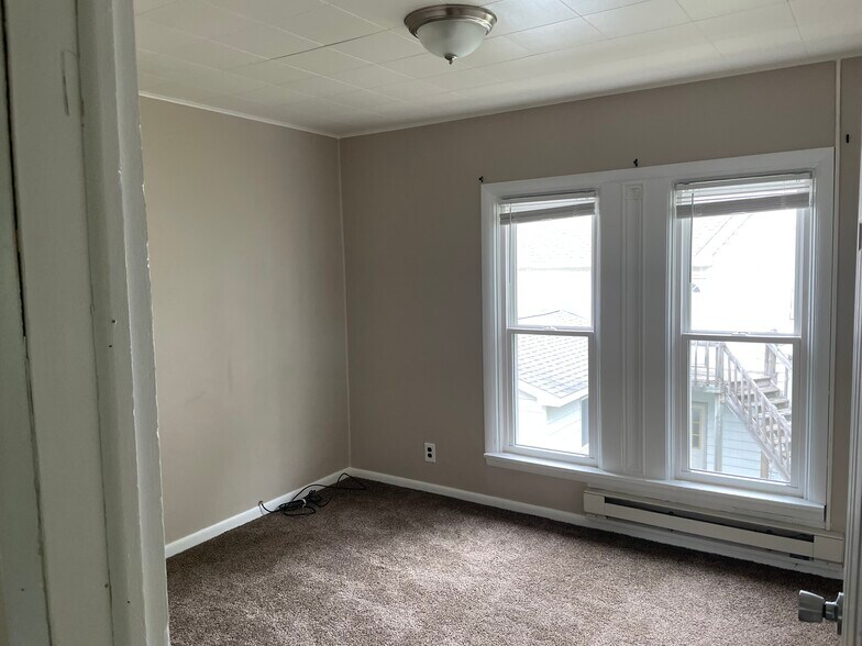 Building Photo - 210 S Fancher Ave