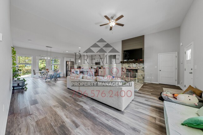 Building Photo - 13 Pebblebrook Ln