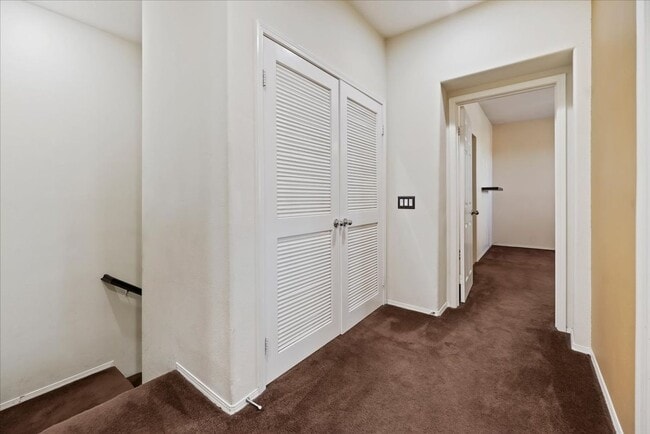 Building Photo - Comfort, Convenience & Community Amenities