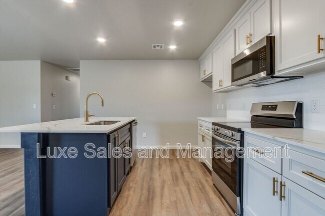 Building Photo - 400 Keiths Wy