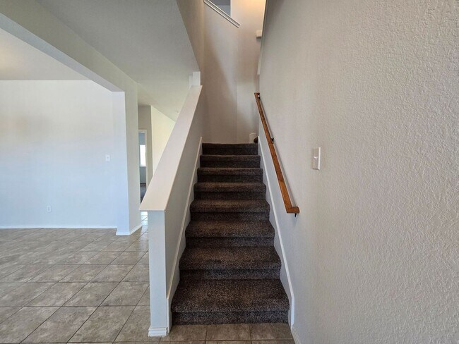 Building Photo - PRICE REDUCTION - AVAILABLE NOW!