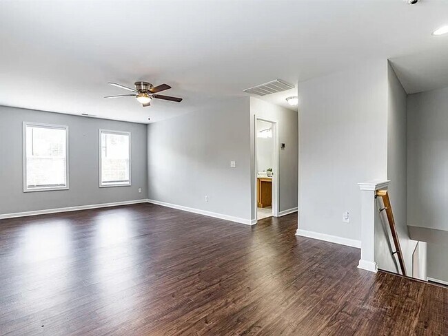 Building Photo - Stunning 4BD, 2.5BA Raleigh Home in the Prestigious Eagle Ridge Golf Community with Premier Ameni...