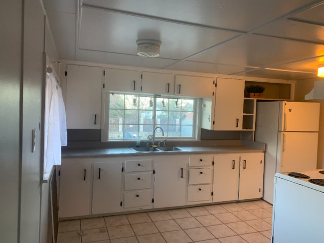 Building Photo - 1129 Magnolia Ave