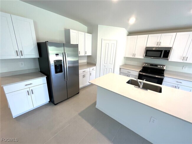 Building Photo - 11961 Savanna Lks Blvd