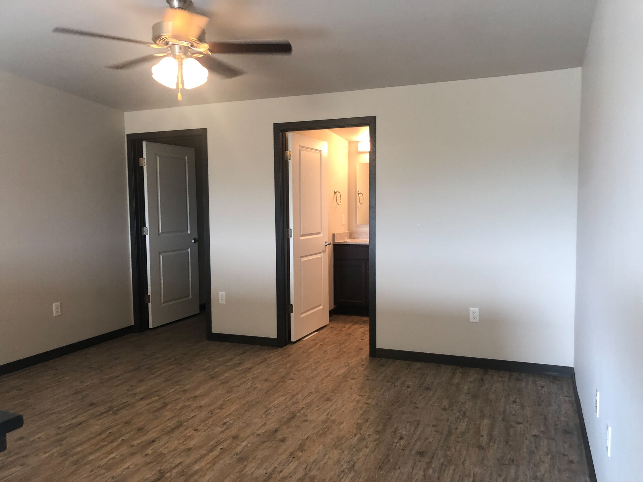 Building Photo - 950 Commercial St