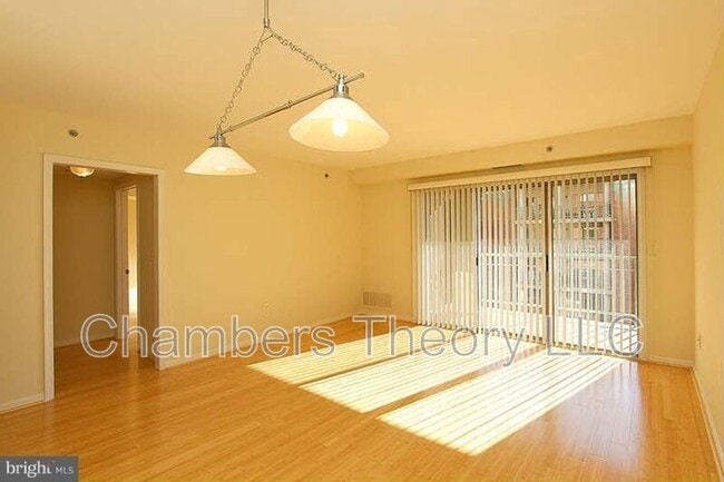 Building Photo - 505 E Braddock Rd