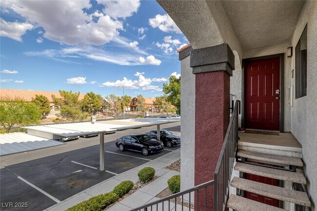 Building Photo - 950 Seven Hills Dr