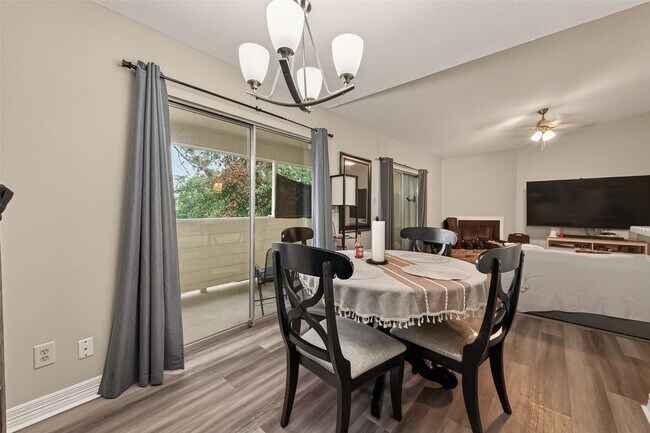 Building Photo - 14555 Wunderlich Dr