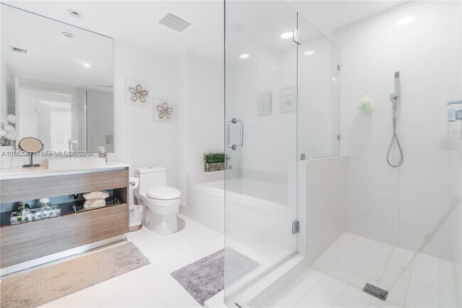 Building Photo - 1100 S Miami Ave