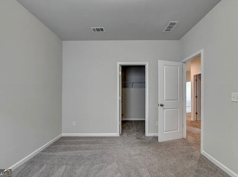 Building Photo - 638 Saffron Blvd