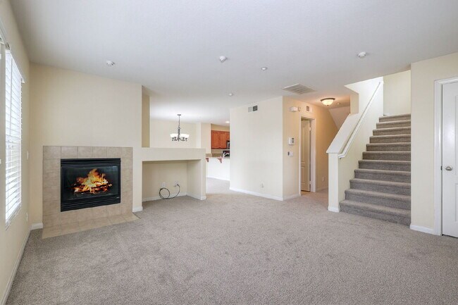 Building Photo - Spacious 2BR/2.5BA Townhome in the desirab...