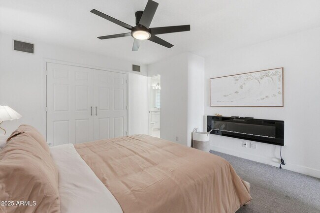 Building Photo - 8614 E Jackrabbit Rd