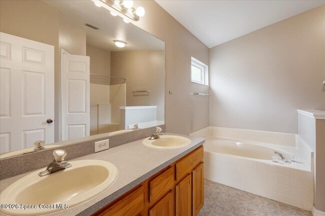 Building Photo - 2667 Deercroft Dr