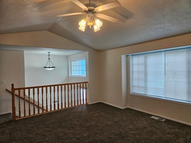 Building Photo - 4Bd/3Ba Two Story House - Available to View!