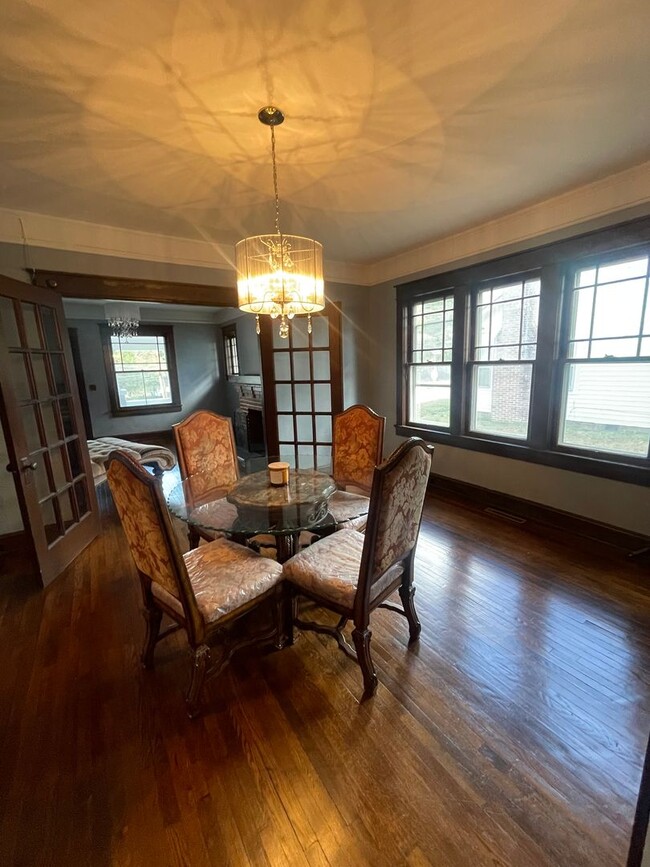 Building Photo - Charming 3 Bed / 1 Bath Bungalow – Prime Location Near Downtown Hickory