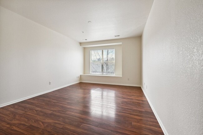 Building Photo - 3 Bedroom Condo in Aurora