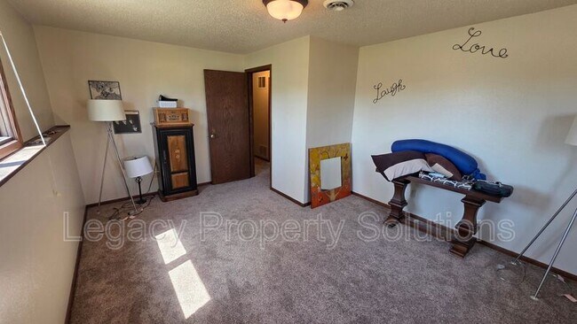 Building Photo - 1304 E Ingals Ave