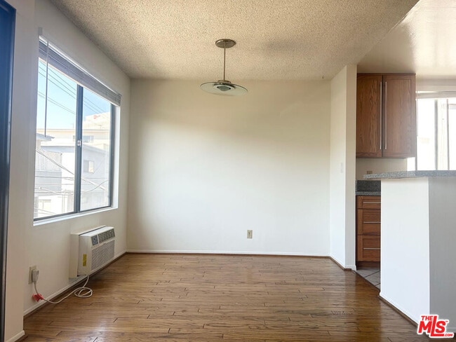Building Photo - 11743 Darlington Ave