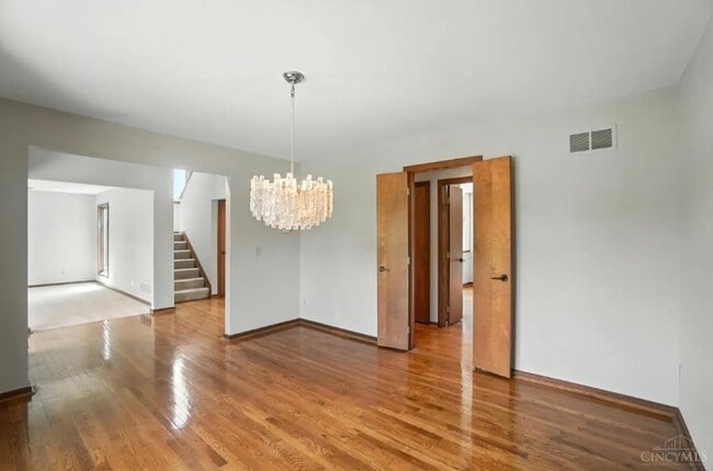Building Photo - Luxury, Privacy, and Convenience All in One!