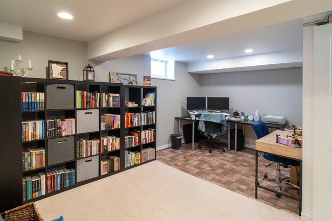 Building Photo - 2917 Hampshire Ave S