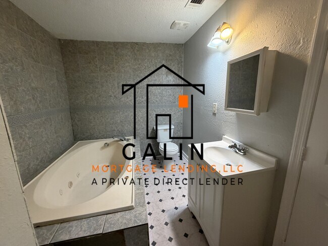 Building Photo - 1247 Carr Ave