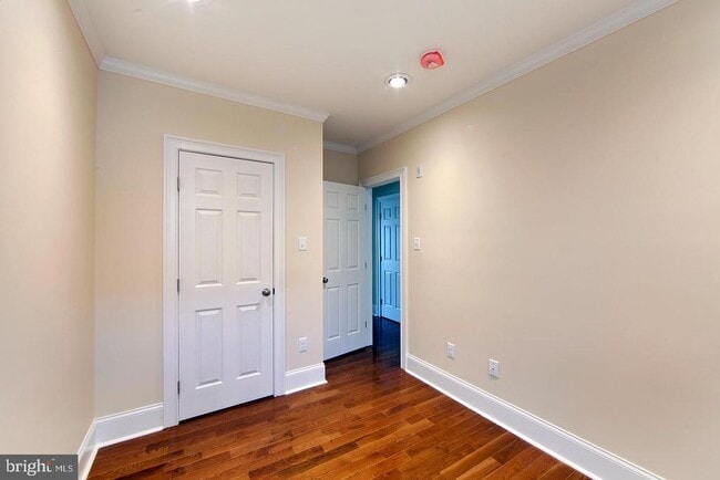 Building Photo - 335 W Girard Ave