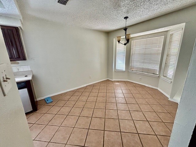 Building Photo - 2304 Vineyard Dr