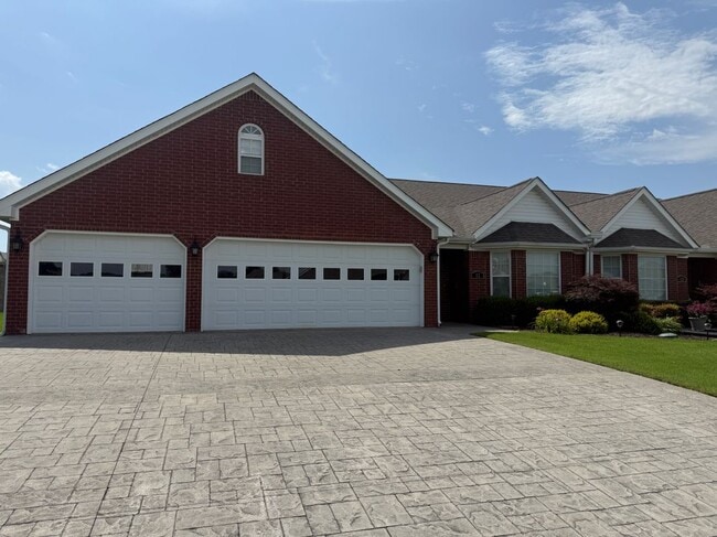 Building Photo - 12 Enclave Cir