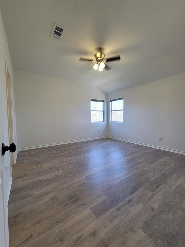 Building Photo - 208 Newcastle Dr