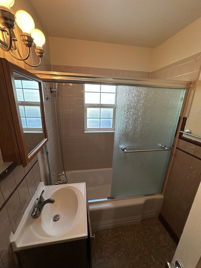 Building Photo - CHK1903