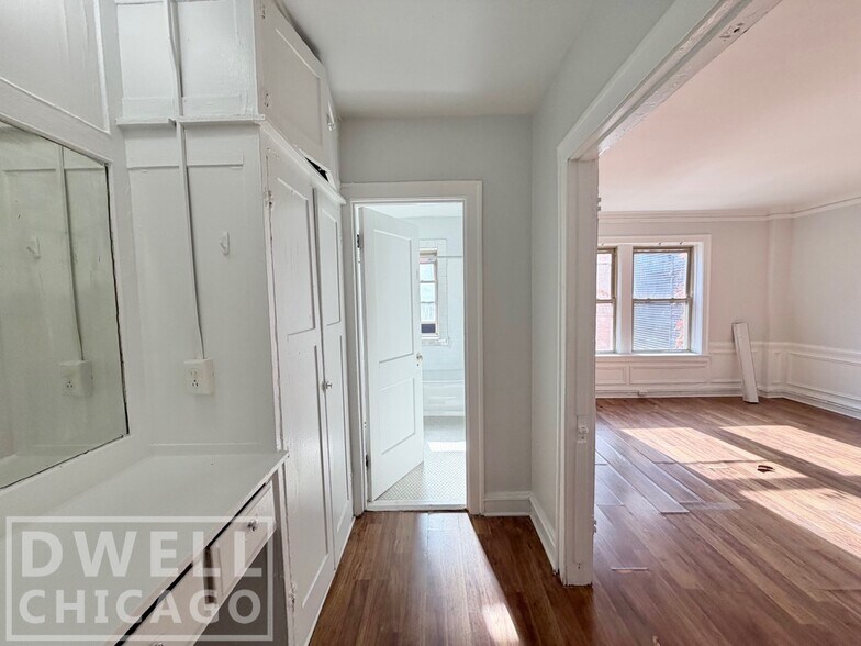 Building Photo - 2325 N Commonwealth Ave