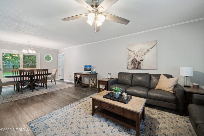 Building Photo - 805 Deblea Ct