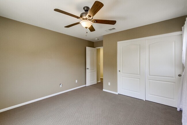 Building Photo - Beautiful Sky Ranch home with Spectacular Views!