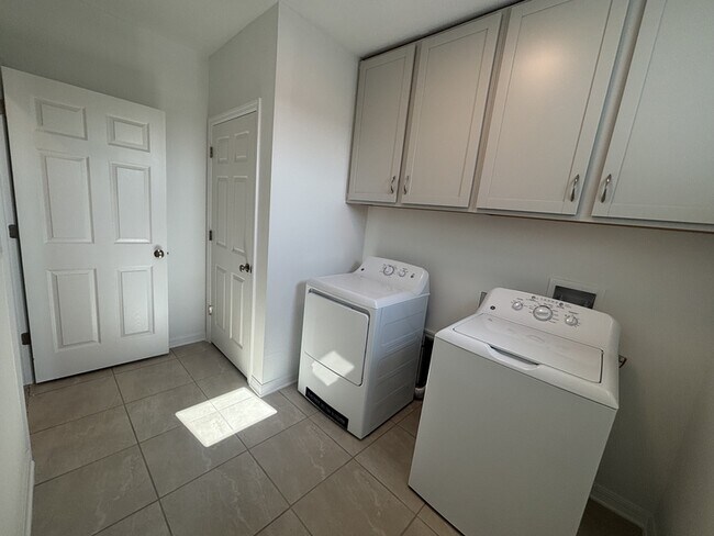 Building Photo - 16842 Fiesta Dr