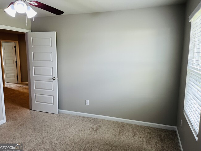 Building Photo - 19 White Spruce Wy