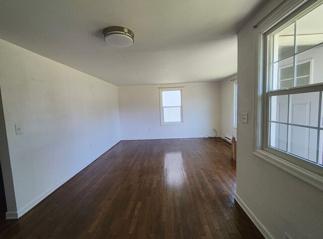 Building Photo - Adorable 2 Bedroom 1 Bath Single Story Hou...