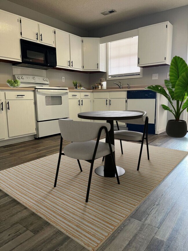 Building Photo - Beautiful Updated Townhomes in Decatur, AL