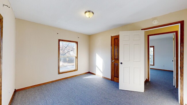 Building Photo - AVAILABLE DECEMBER 16th! Large 4 Bedroom H...