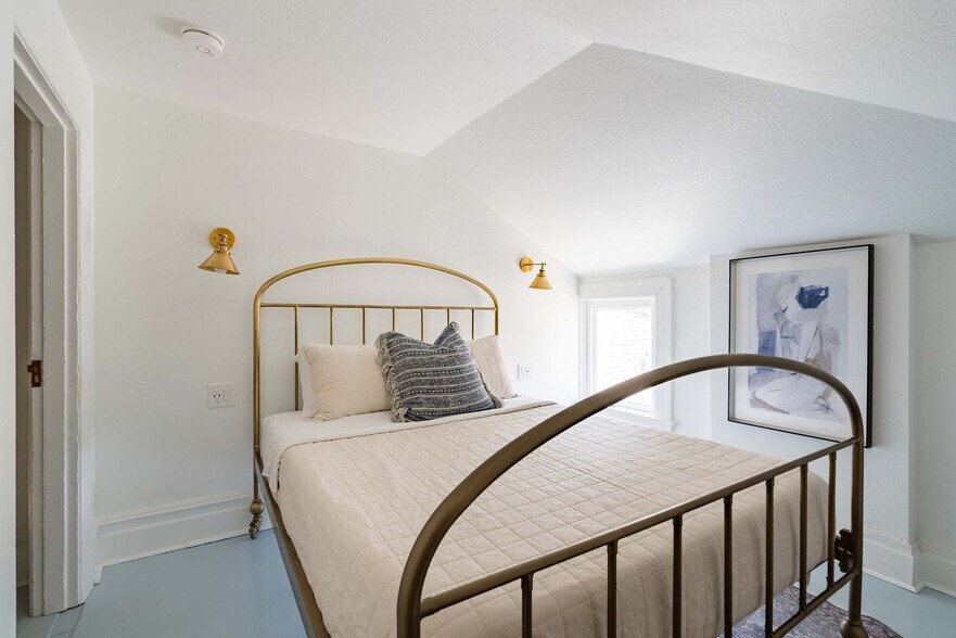 Building Photo - 1605 NW 23rd Ave