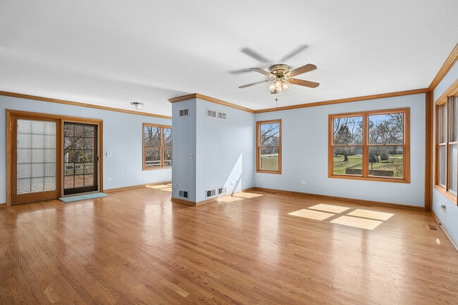 Building Photo - 5573 Barnwood Dr