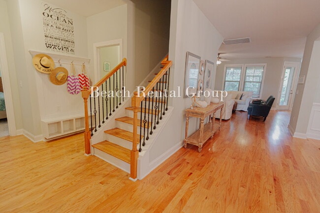 Building Photo - Fully Furnished Corner Lot with Screened Patio