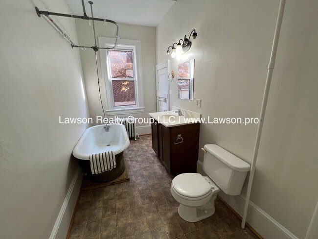 Building Photo - 1625 Westover Ave SW