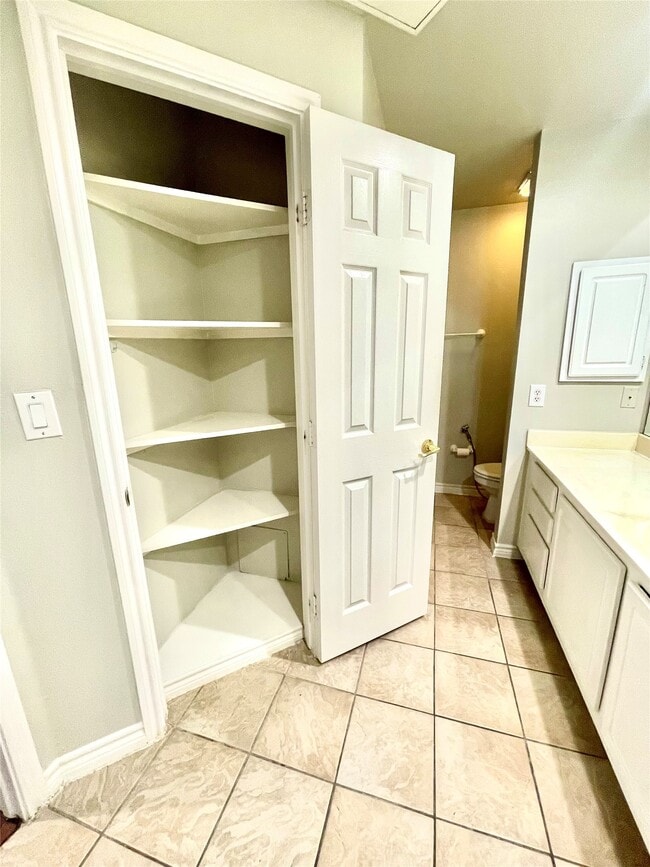 Building Photo - 2400 McCue Rd