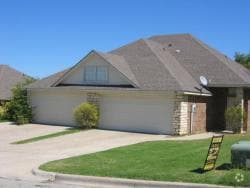 Building Photo - 3/2/2 in a quiet neighborhood located righ...