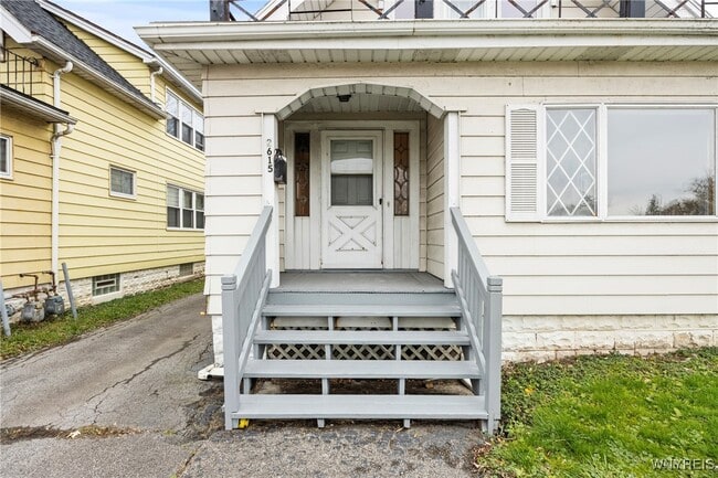 Building Photo - 2615 Genesee St