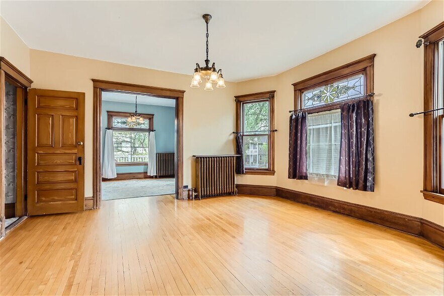 Building Photo - 1814 13th Ave S