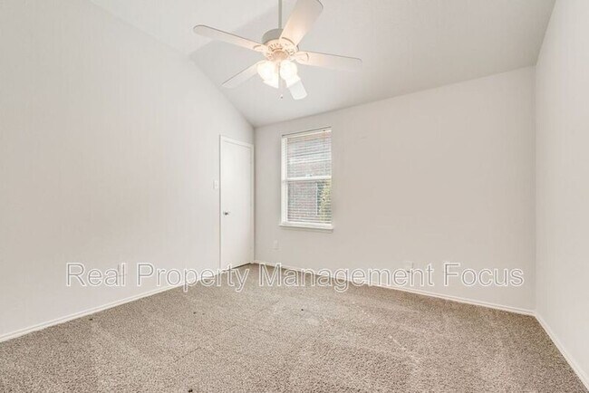 Building Photo - 1004 Trickham Dr