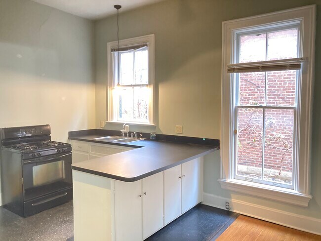 Kitchen - 623 Oak St