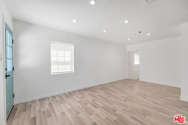 Building Photo - 3214 Atwater Ave