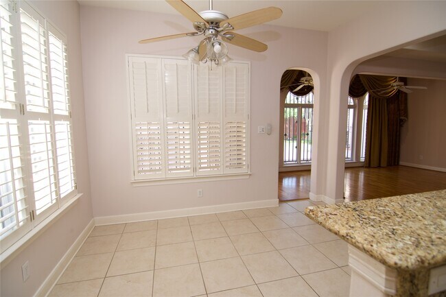 Building Photo - 3015 Bonnebridge Way Blvd